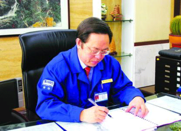 西瑪集團(tuán)董事長楊允成被評選為“感動(dòng)西安——2005年度推動(dòng)西安經(jīng)濟(jì)發(fā)展的十大新聞人物”之一。