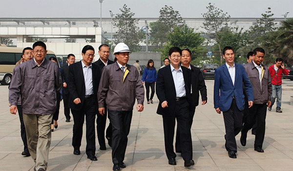 西安市委常委、常務(wù)副市長(zhǎng)岳華峰蒞臨西瑪電機(jī)調(diào)研指導(dǎo)。