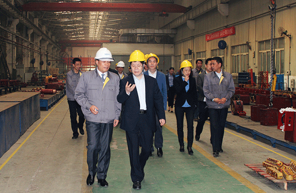 西安市委常委、常務(wù)副市長(zhǎng)岳華峰蒞臨西瑪電機(jī)調(diào)研指導(dǎo)。