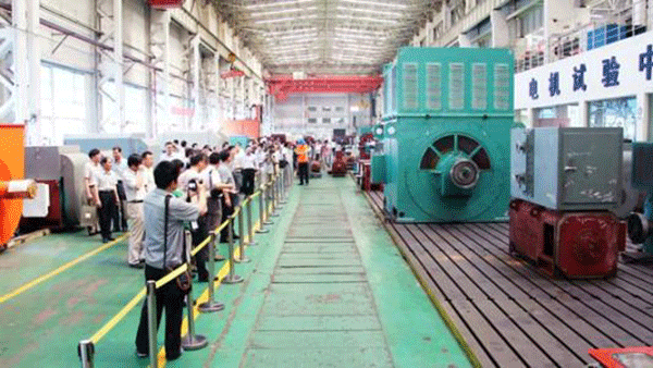 西安泰富西瑪電機(jī)成功開發(fā)YR系列4500KW大型廢鋼鐵破碎電機(jī)。