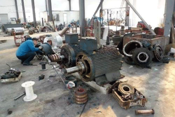 西安西瑪電機(jī)驅(qū)動軸修理中軸向間隙的測量。