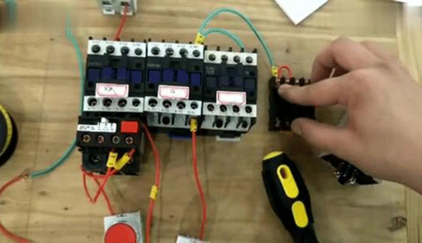 Y系列高壓三相異步電動機的功率控制需要哪些元件？